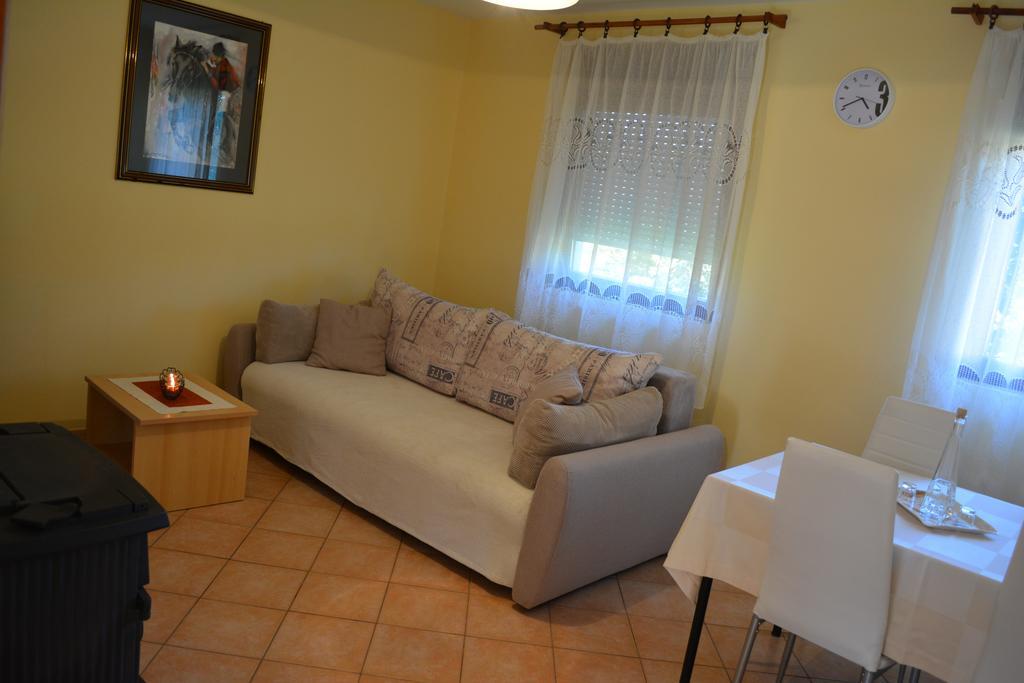 Holiday Home Lana Saborsko Kültér fotó