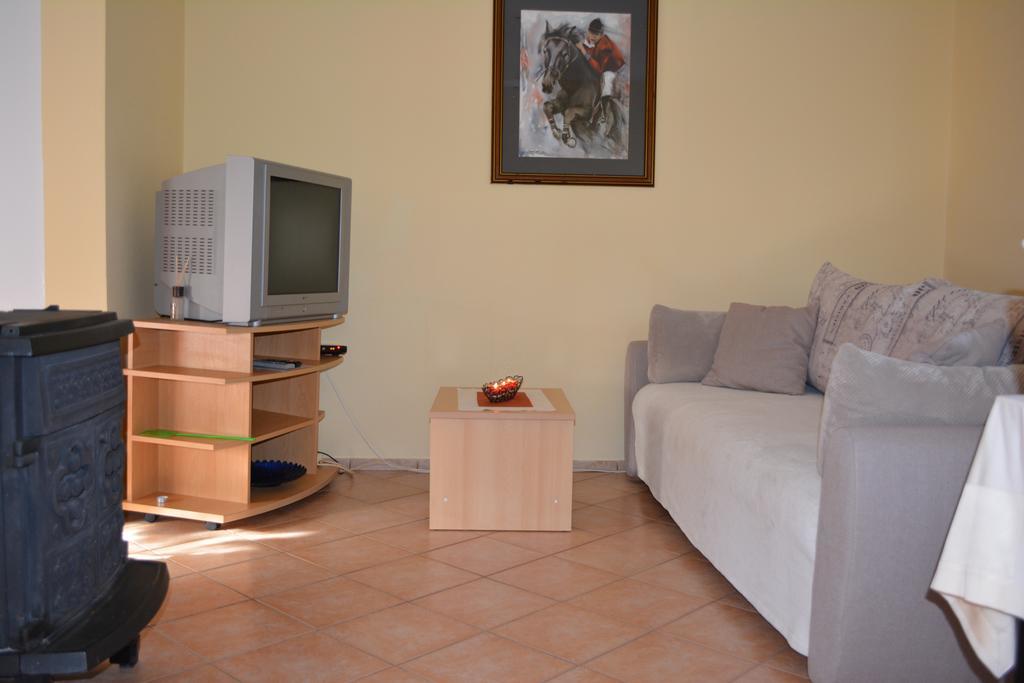Holiday Home Lana Saborsko Kültér fotó